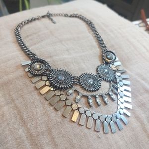 STATEMENT NECKLACE